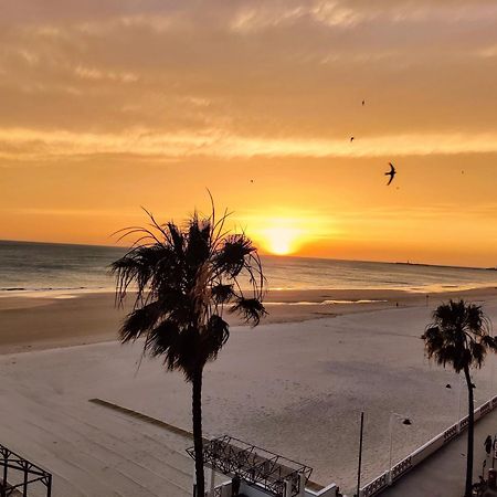Apartamento En La Playa Con Garaje Cadiz Luaran gambar