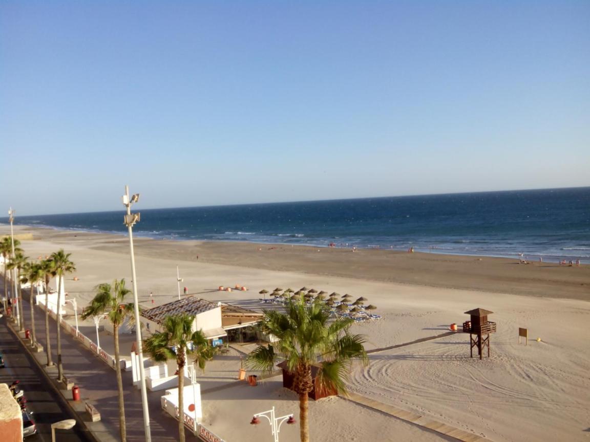 Apartamento En La Playa Con Garaje Cadiz Luaran gambar